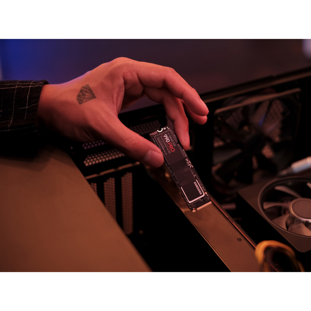 Samsung 990 PRO 2TB NVMe SSD – PCIe 4.0 x4, M.2 2280, Hasta 7,450 MB/s Lectura, Ultra-Rápido para Gaming, Creatividad y Alto Rendimiento (MZ-V9P2T0B/AM)