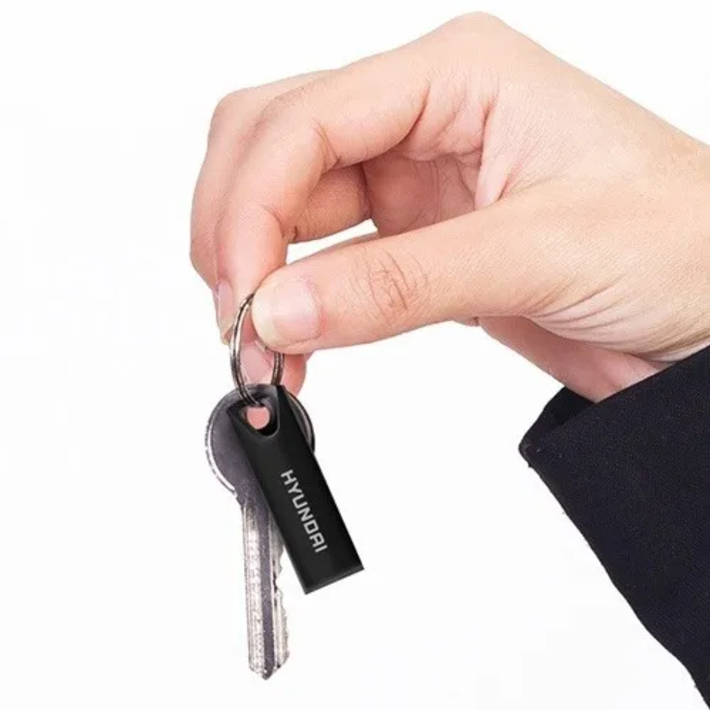 Memoria USB 16GB Hyundai Bravo Deluxe | Cuerpo Metálico Negro | USB 2.0 de Alta Velocidad | Elegante y Resistente | Nuevo Sellado | Para Llaveros y Uso Profesional
