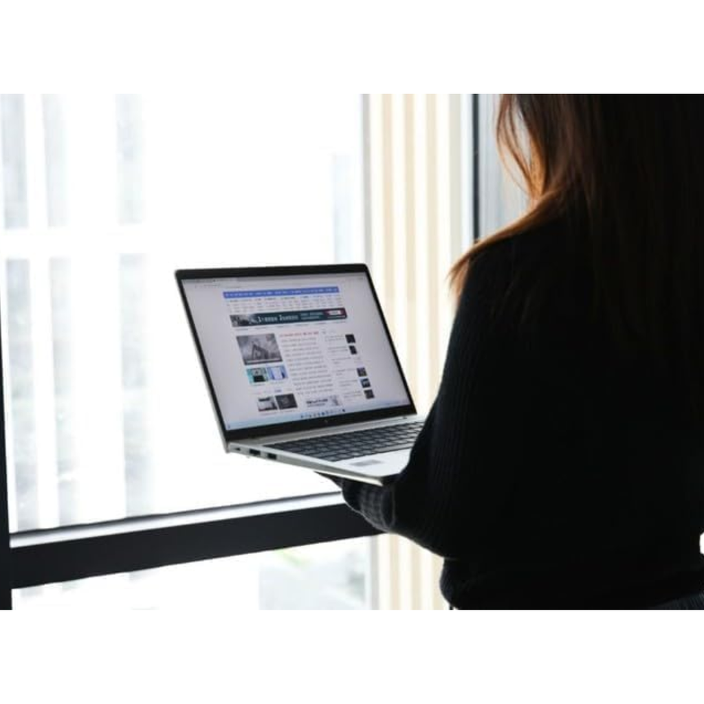 HP EliteBook 645 G9 Refurbished – Laptop 14" FHD, Ryzen 5 PRO 5675U, 16GB RAM, 256GB SSD, Windows 11 Pro, Webcam, Silver (Grade A/B)