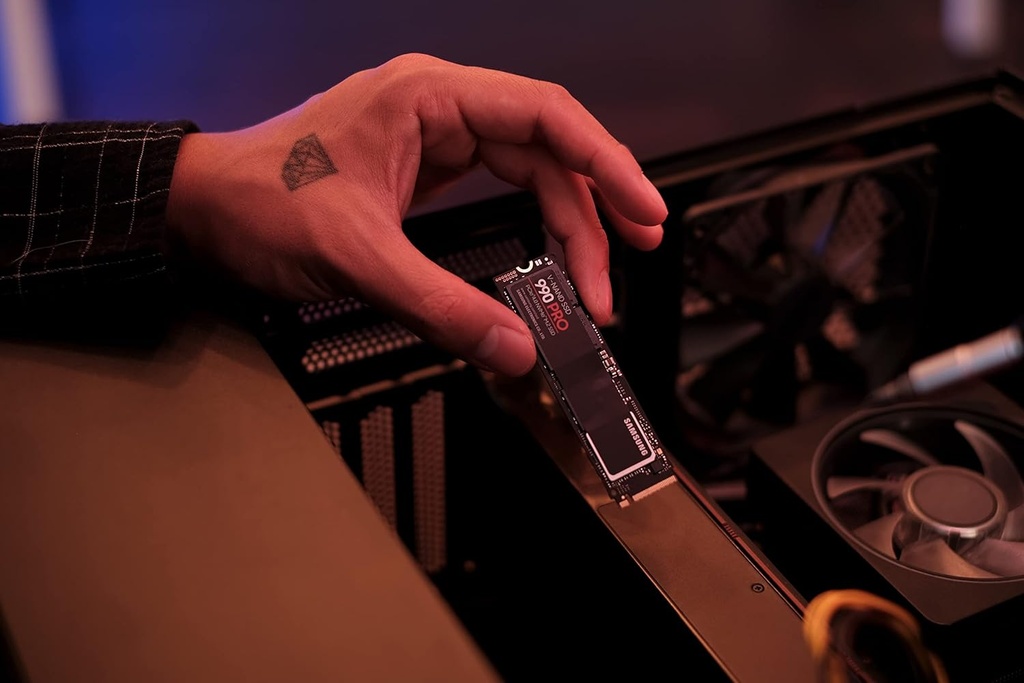 SAMSUNG 990 PRO Series - 1TB PCIe Gen4. X4 NVMe 2.0c - M.2 Internal SSD (MZ-V9P1T0B/AM)