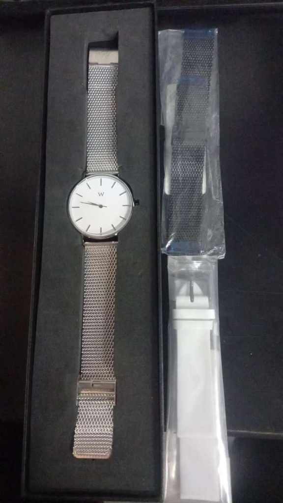 Reloj de Pulsera Wanderlust, Esfera Blanca con correa de malla metálica plateada +2 correas de regalo