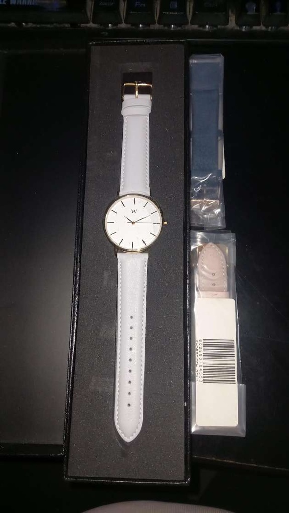 Reloj de Pulsera Wanderlust Dorado, Esfera Blanca con correa gris +2 correas de regalo