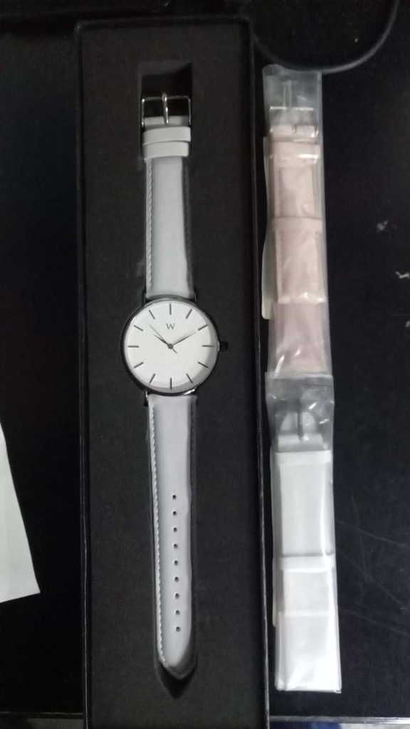 Reloj de Pulsera Wanderlust, Esfera Blanca con correa gris +2 correas de regalo
